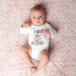 Body bebelusi personalizat "I still live with my parents"