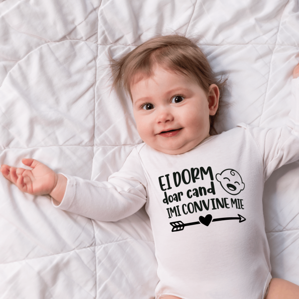 Body bebelusi personalizat ''Ei dorm când îmi convine mie"